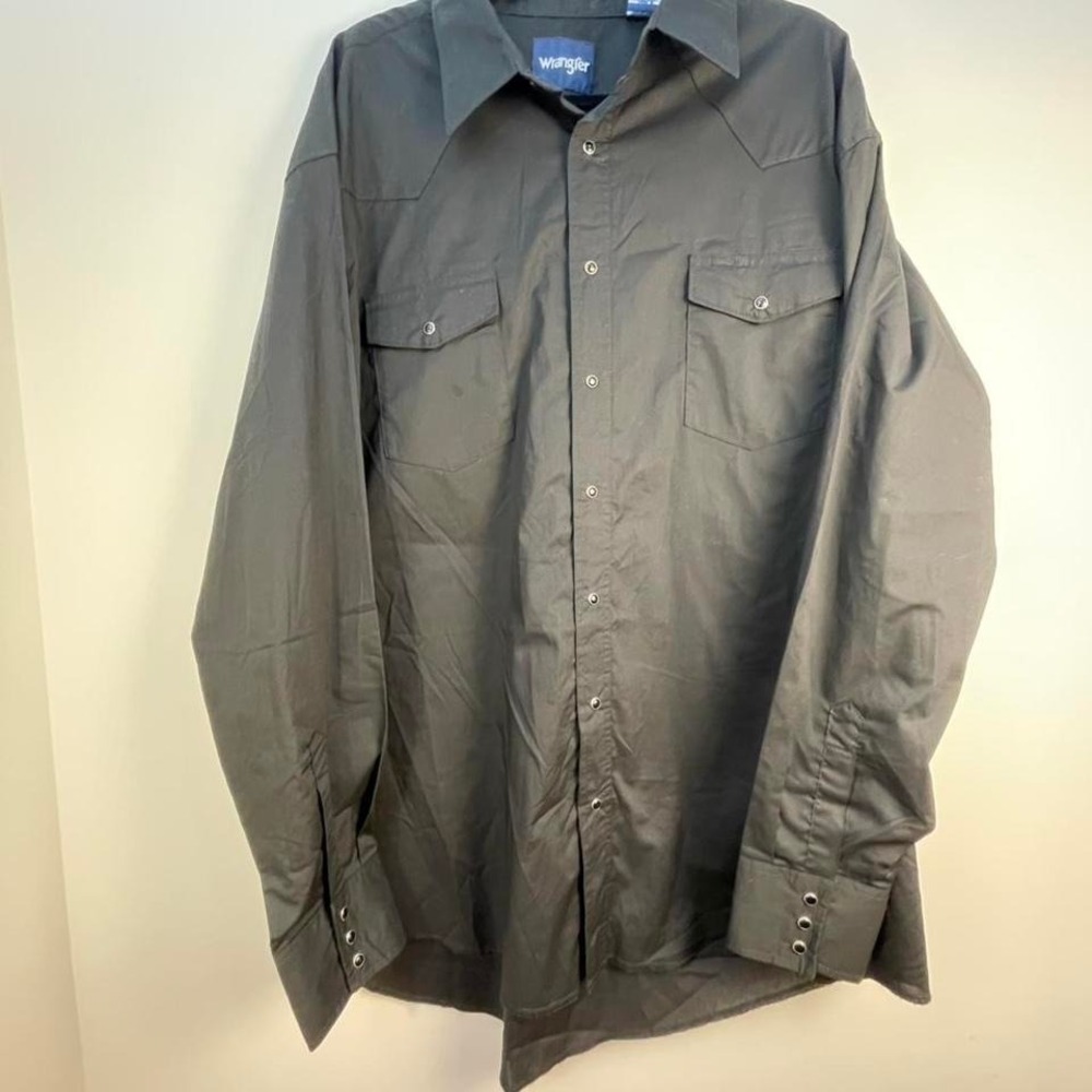 Black Wrangler button-up dress shirt with black snaps. 2XLT Tall/Long